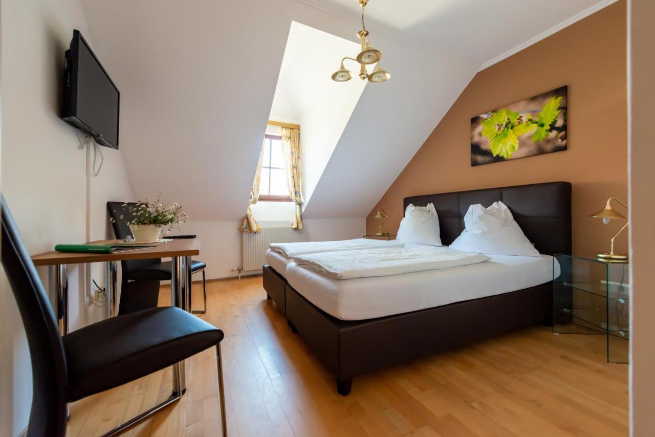 Weingut Burger Hotel Kalladorf Екстериор снимка
