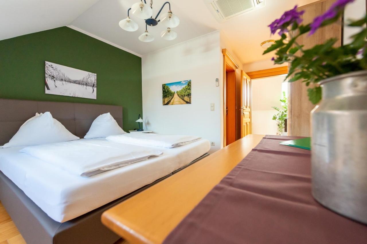 Weingut Burger Hotel Kalladorf Екстериор снимка