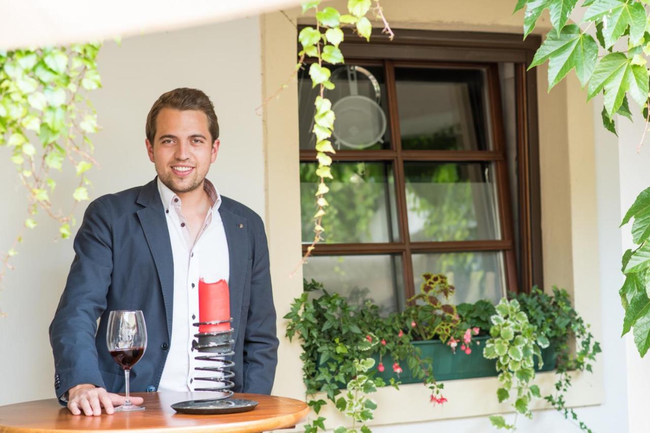 Weingut Burger Hotel Kalladorf Екстериор снимка