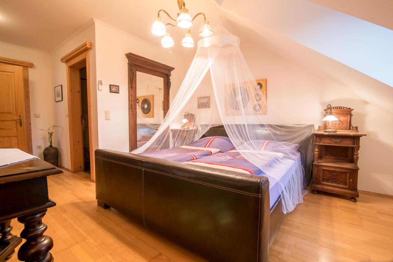 Weingut Burger Hotel Kalladorf Екстериор снимка
