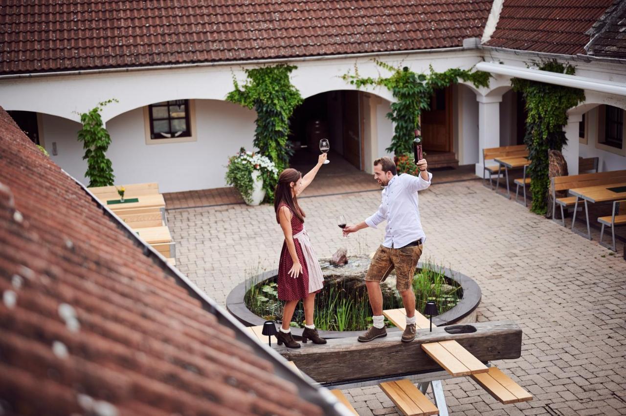 Weingut Burger Hotel Kalladorf Екстериор снимка