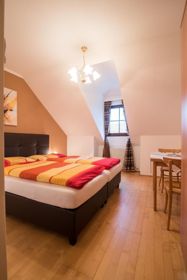 Weingut Burger Hotel Kalladorf Екстериор снимка